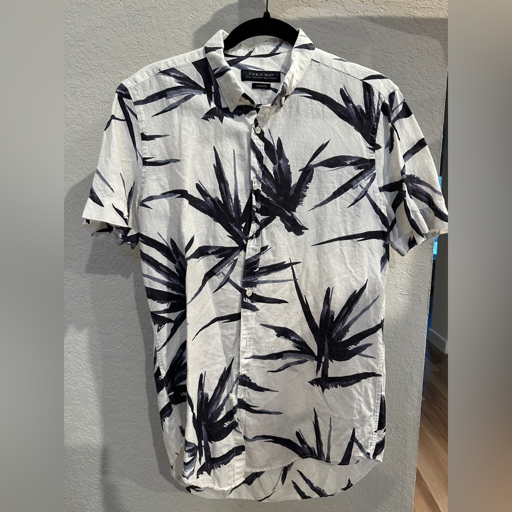 Zara Linen Shirt. Size: Medium. Cut: Slim Fit. Condition: Worn 3 times